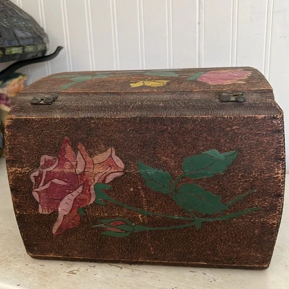 Antique handmade & painted wooden box - Picture 4 of 7